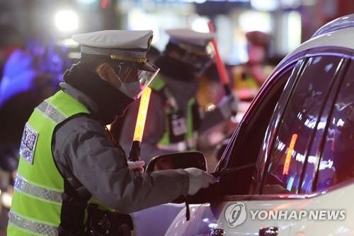 음주 측정 <연합뉴스> 위 사진은 본문과 직접적 관련 없음.